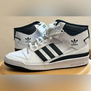 Adidas men’s sneakers tennis shoes size 13